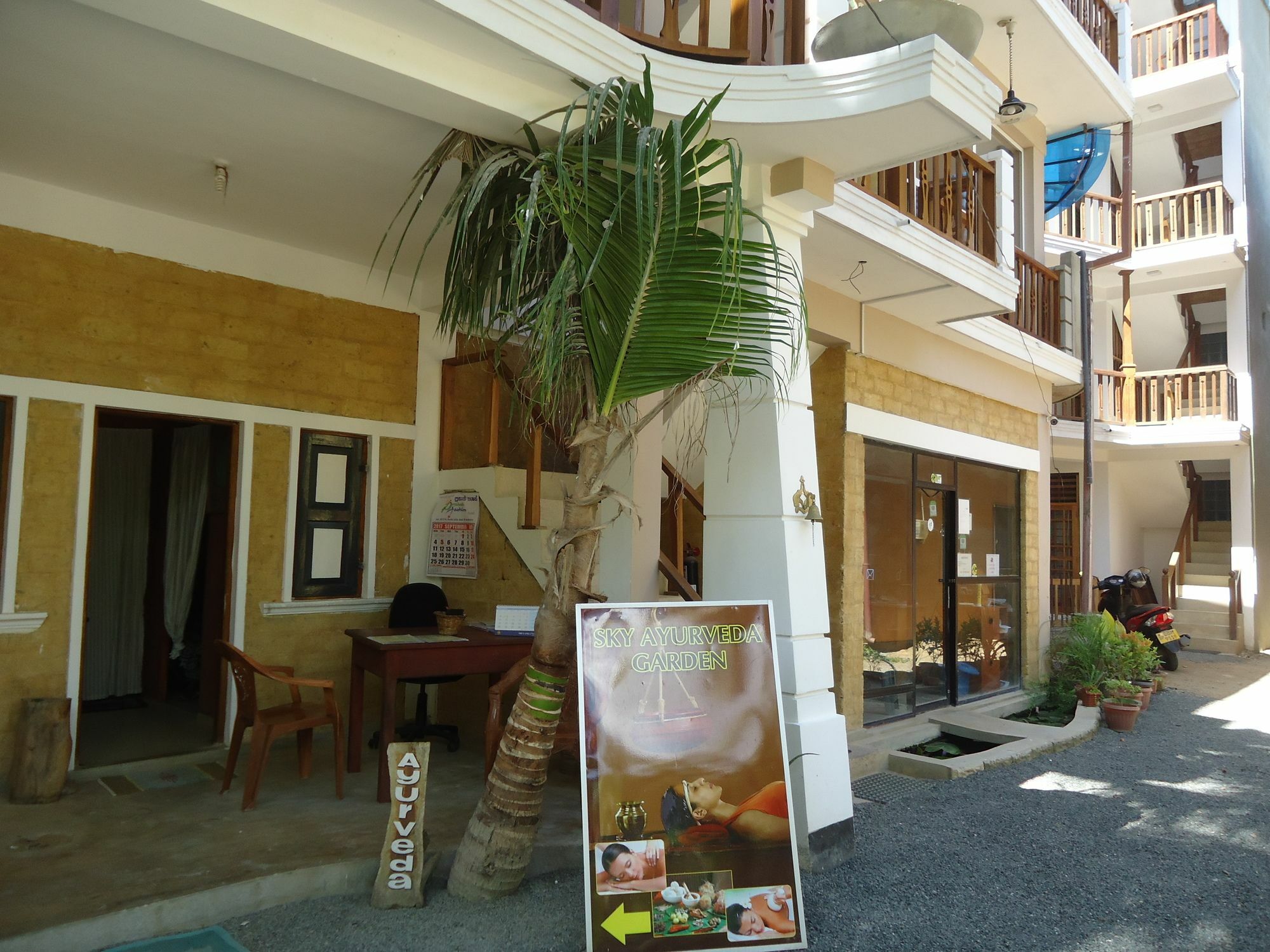 Sky Garden Mini Hotel Mirissa Exterior foto